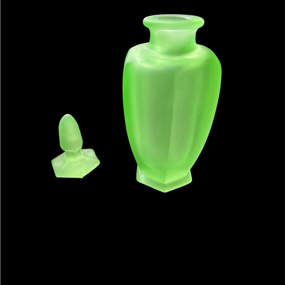Vintage Uranium Green Glass Perfume Bottle - Picture 2 of 5
